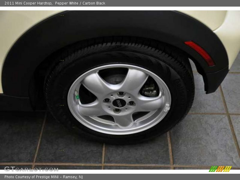 Pepper White / Carbon Black 2011 Mini Cooper Hardtop