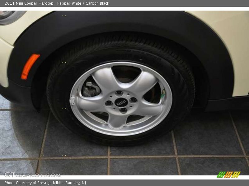 Pepper White / Carbon Black 2011 Mini Cooper Hardtop
