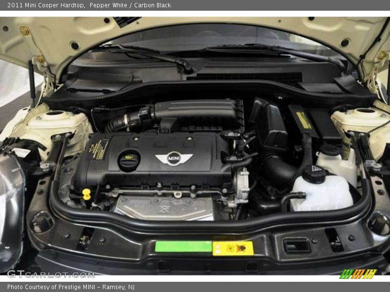 Pepper White / Carbon Black 2011 Mini Cooper Hardtop