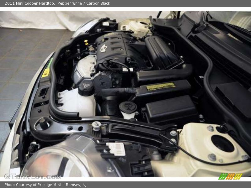 Pepper White / Carbon Black 2011 Mini Cooper Hardtop