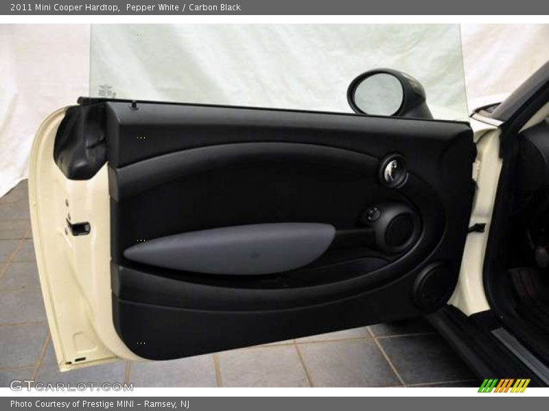 Pepper White / Carbon Black 2011 Mini Cooper Hardtop