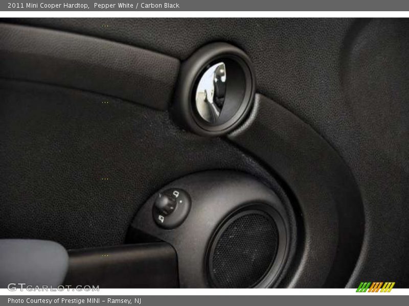 Pepper White / Carbon Black 2011 Mini Cooper Hardtop