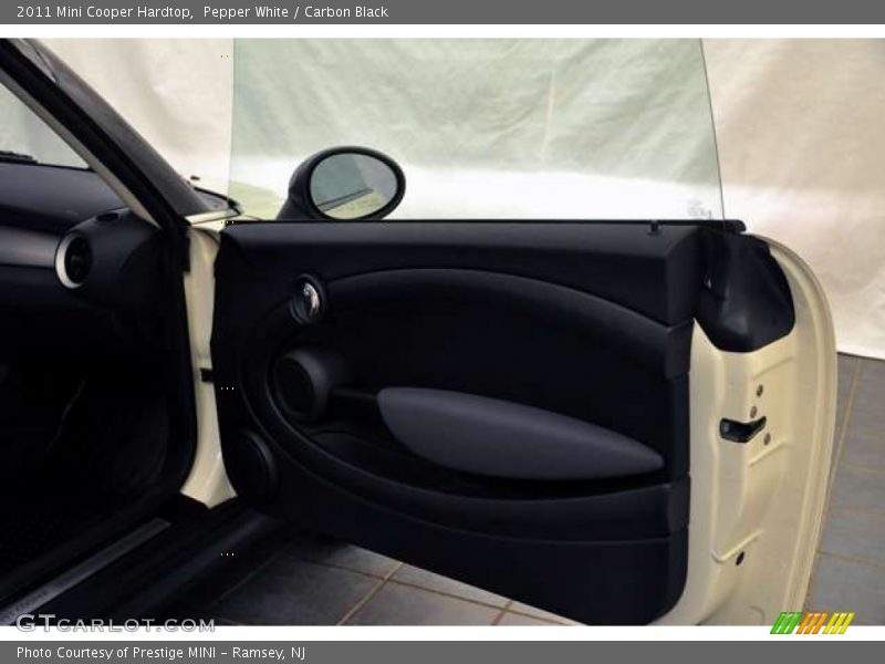 Pepper White / Carbon Black 2011 Mini Cooper Hardtop