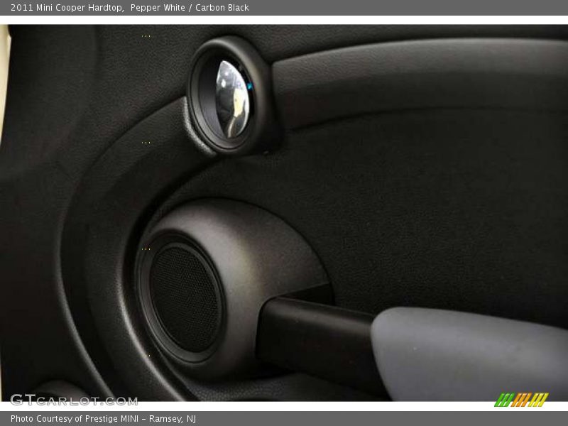 Pepper White / Carbon Black 2011 Mini Cooper Hardtop