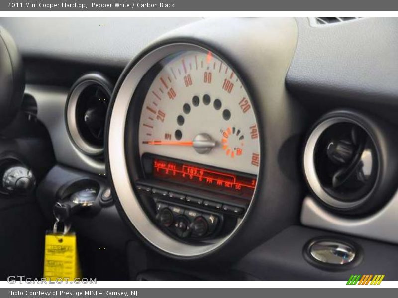 Pepper White / Carbon Black 2011 Mini Cooper Hardtop