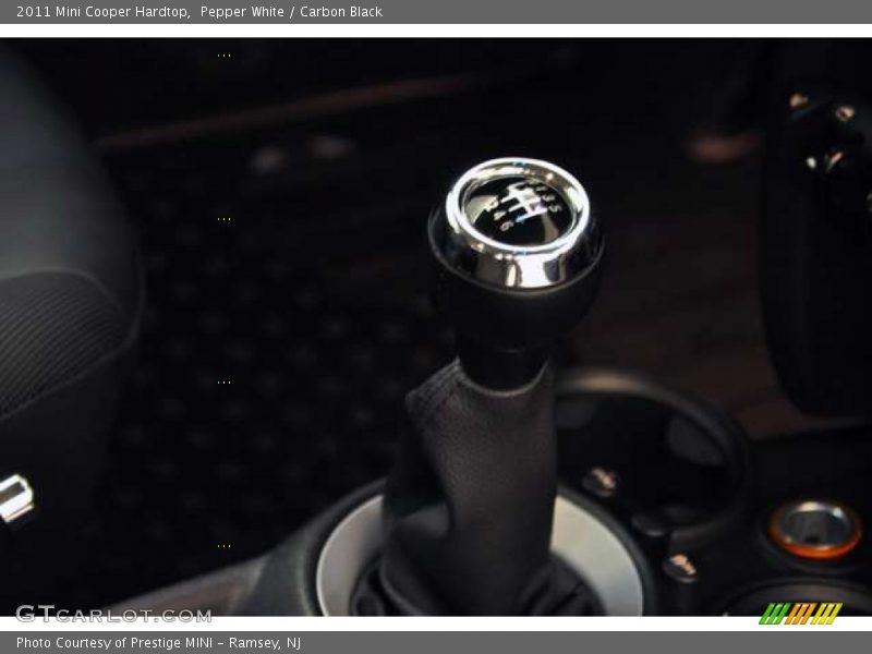 Pepper White / Carbon Black 2011 Mini Cooper Hardtop
