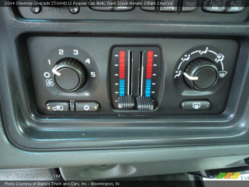 Controls of 2004 Silverado 2500HD LS Regular Cab 4x4