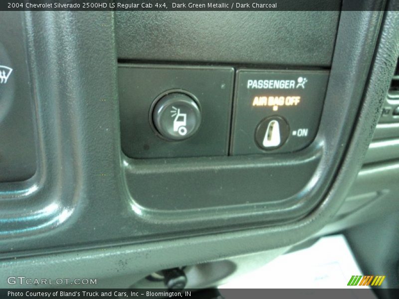 Dark Green Metallic / Dark Charcoal 2004 Chevrolet Silverado 2500HD LS Regular Cab 4x4