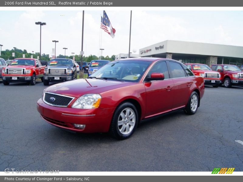 Front 3/4 View of 2006 Five Hundred SEL