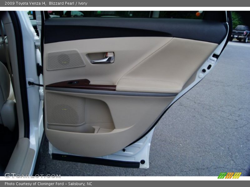 Blizzard Pearl / Ivory 2009 Toyota Venza I4