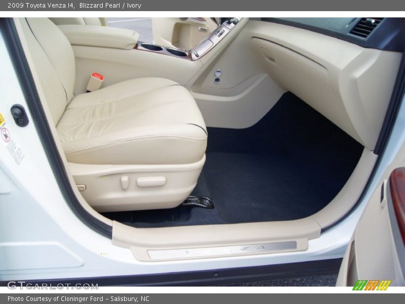 Blizzard Pearl / Ivory 2009 Toyota Venza I4