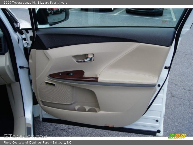 Blizzard Pearl / Ivory 2009 Toyota Venza I4