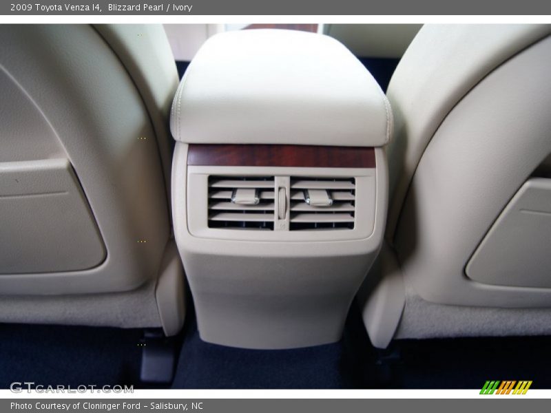 Blizzard Pearl / Ivory 2009 Toyota Venza I4