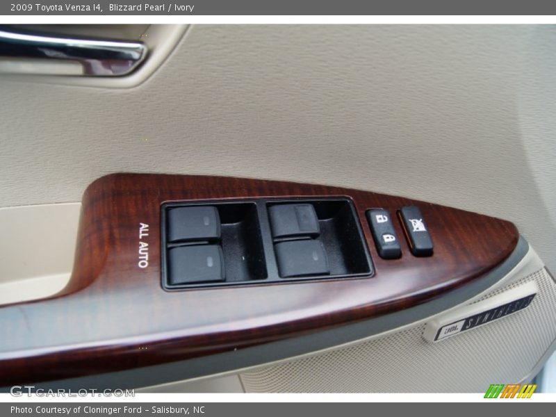 Blizzard Pearl / Ivory 2009 Toyota Venza I4