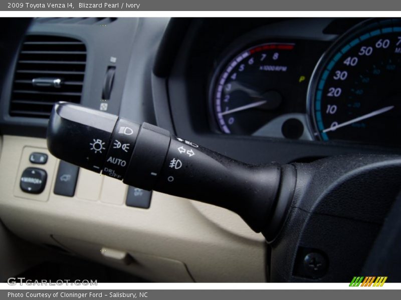 Blizzard Pearl / Ivory 2009 Toyota Venza I4