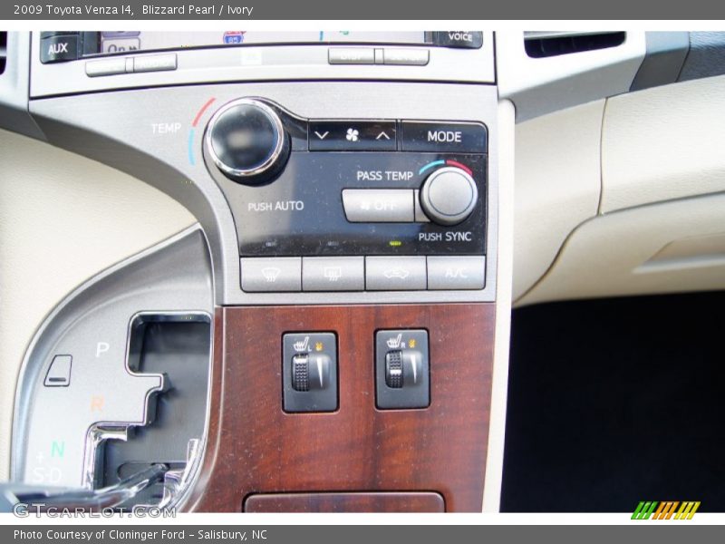 Blizzard Pearl / Ivory 2009 Toyota Venza I4