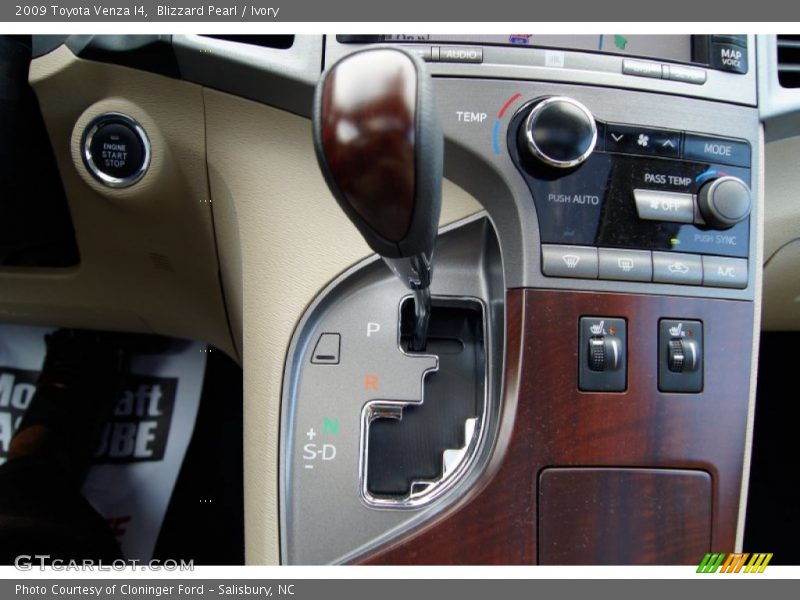 Blizzard Pearl / Ivory 2009 Toyota Venza I4