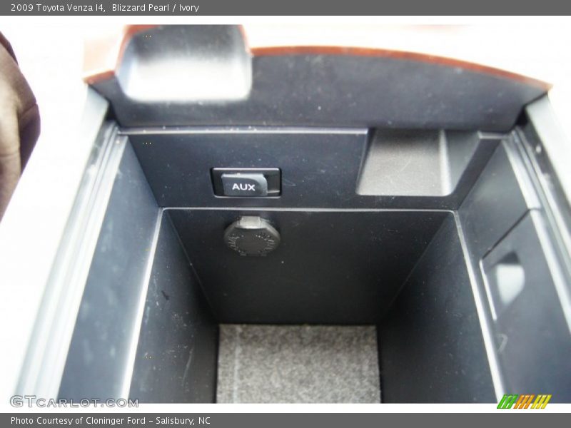 Blizzard Pearl / Ivory 2009 Toyota Venza I4
