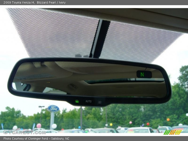Blizzard Pearl / Ivory 2009 Toyota Venza I4