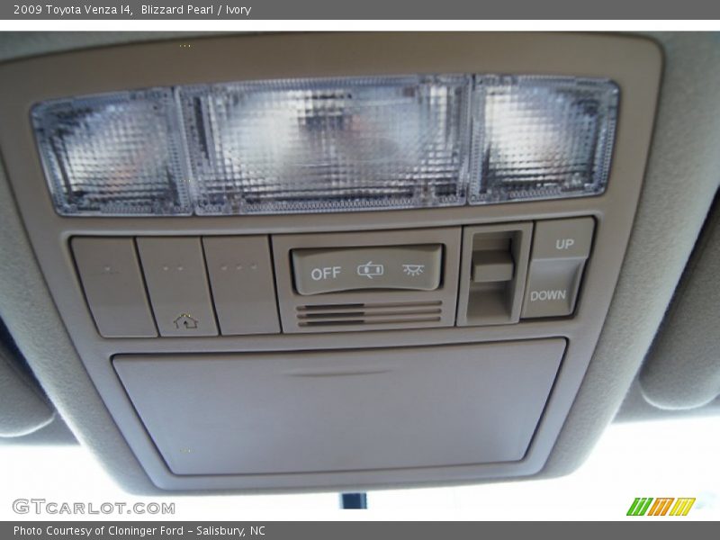 Blizzard Pearl / Ivory 2009 Toyota Venza I4