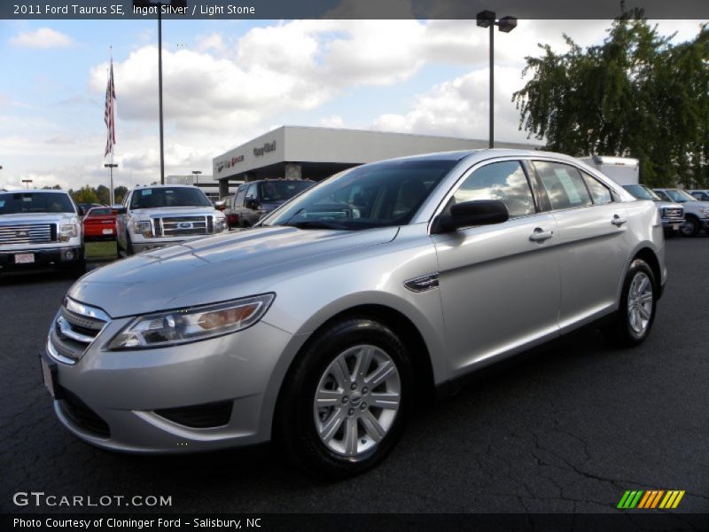 Ingot Silver / Light Stone 2011 Ford Taurus SE