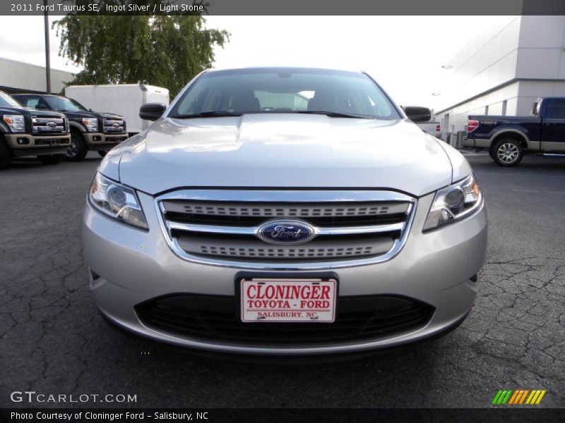 Ingot Silver / Light Stone 2011 Ford Taurus SE