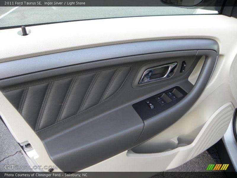 Ingot Silver / Light Stone 2011 Ford Taurus SE