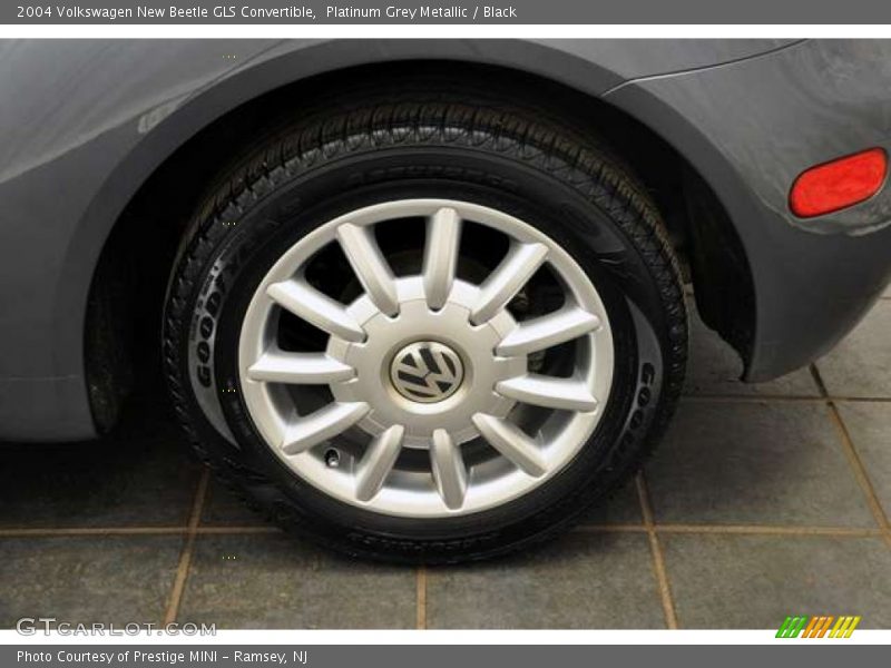Platinum Grey Metallic / Black 2004 Volkswagen New Beetle GLS Convertible