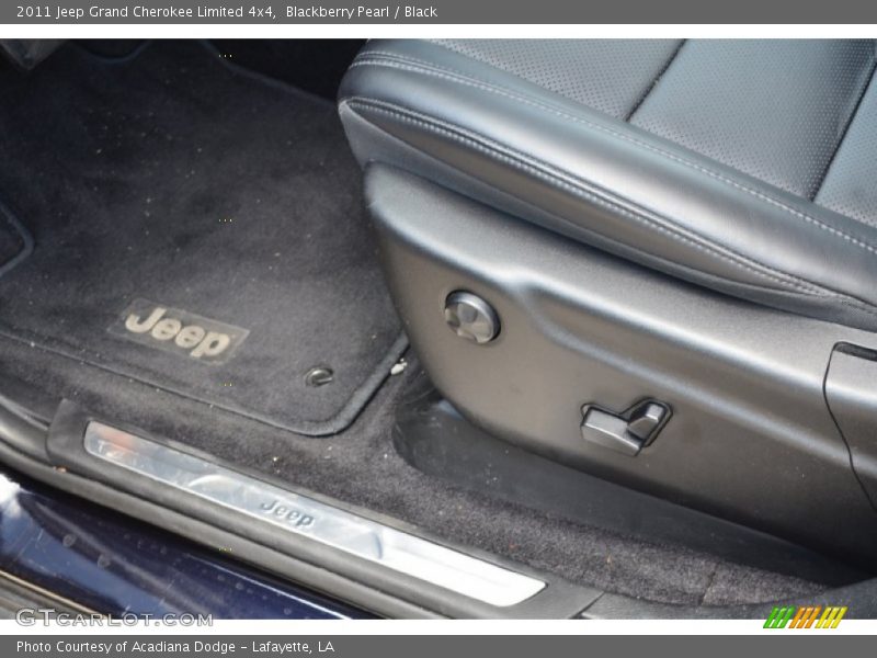 Blackberry Pearl / Black 2011 Jeep Grand Cherokee Limited 4x4