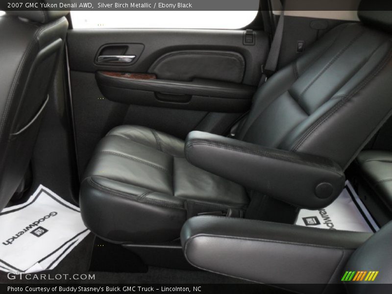 Silver Birch Metallic / Ebony Black 2007 GMC Yukon Denali AWD