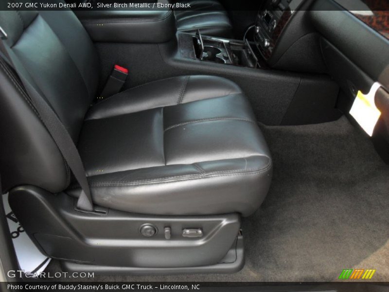 Silver Birch Metallic / Ebony Black 2007 GMC Yukon Denali AWD