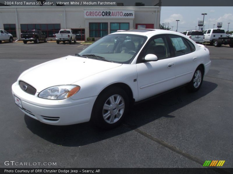 Vibrant White / Medium Parchment 2004 Ford Taurus SEL Sedan