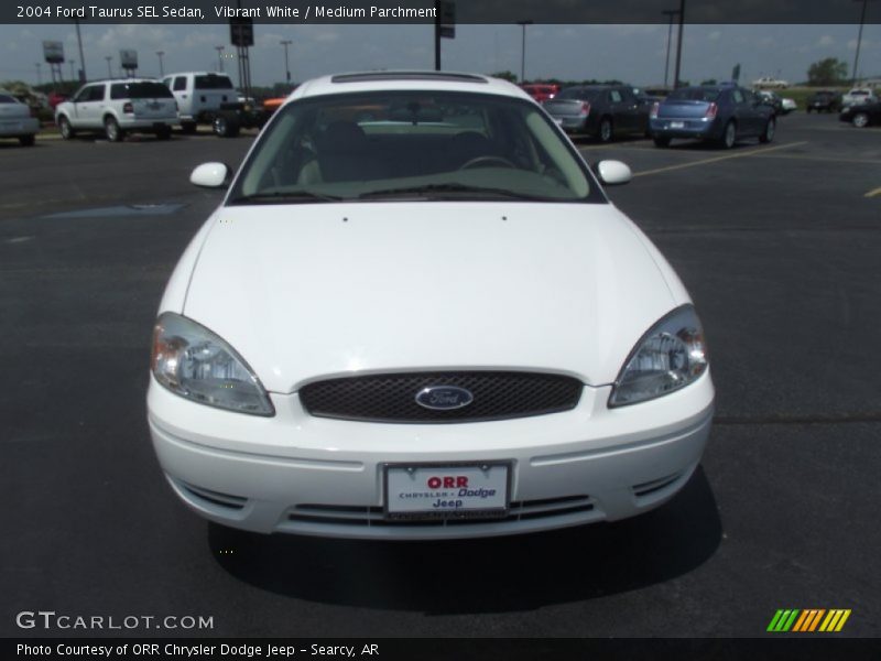 Vibrant White / Medium Parchment 2004 Ford Taurus SEL Sedan