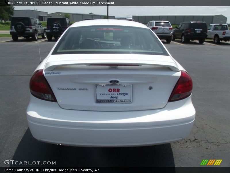 Vibrant White / Medium Parchment 2004 Ford Taurus SEL Sedan