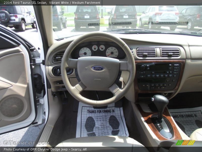 Vibrant White / Medium Parchment 2004 Ford Taurus SEL Sedan
