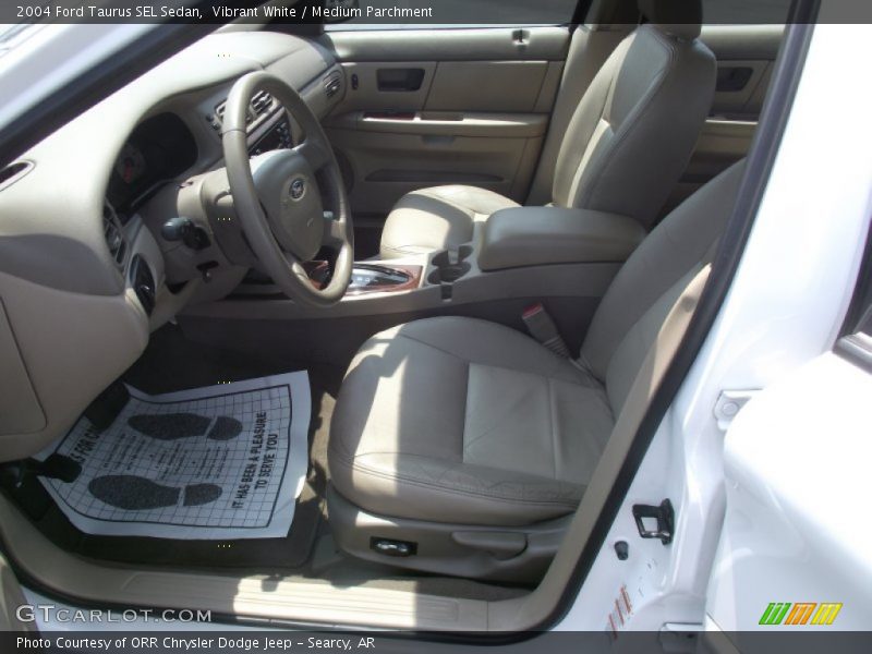 Vibrant White / Medium Parchment 2004 Ford Taurus SEL Sedan