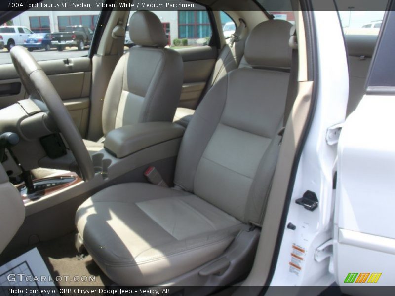 Vibrant White / Medium Parchment 2004 Ford Taurus SEL Sedan