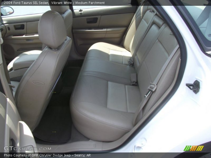 Vibrant White / Medium Parchment 2004 Ford Taurus SEL Sedan