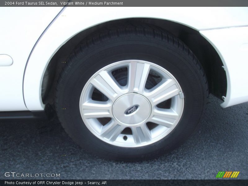 Vibrant White / Medium Parchment 2004 Ford Taurus SEL Sedan