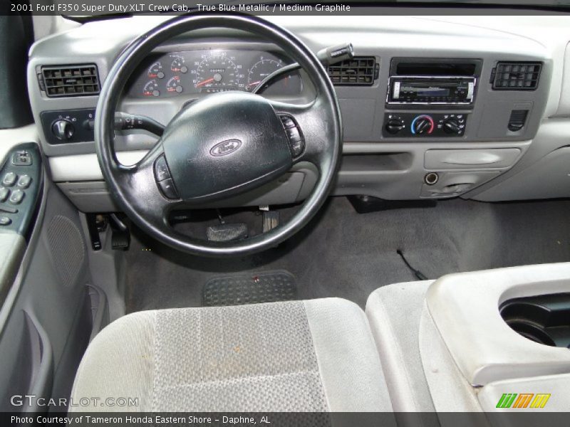 Dashboard of 2001 F350 Super Duty XLT Crew Cab
