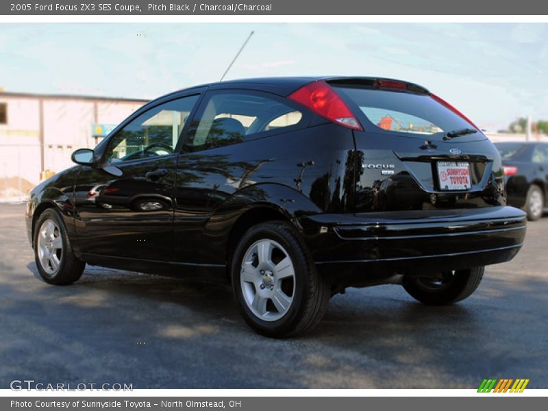 Pitch Black / Charcoal/Charcoal 2005 Ford Focus ZX3 SES Coupe