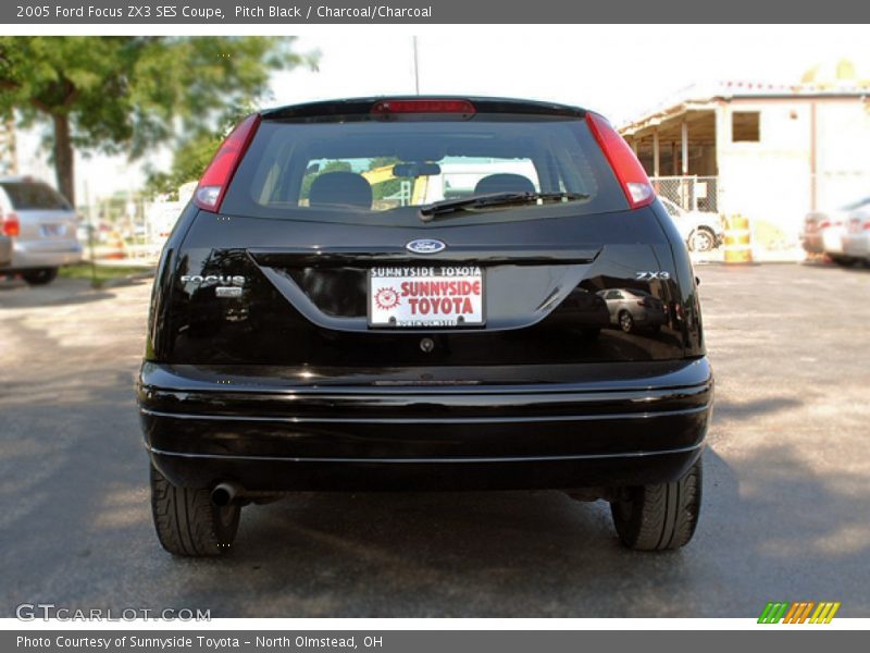 Pitch Black / Charcoal/Charcoal 2005 Ford Focus ZX3 SES Coupe