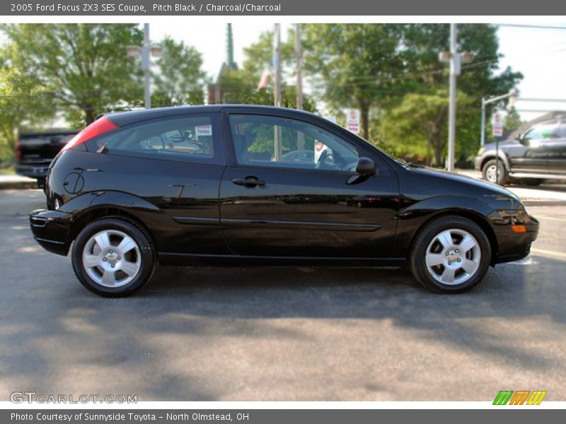 Pitch Black / Charcoal/Charcoal 2005 Ford Focus ZX3 SES Coupe