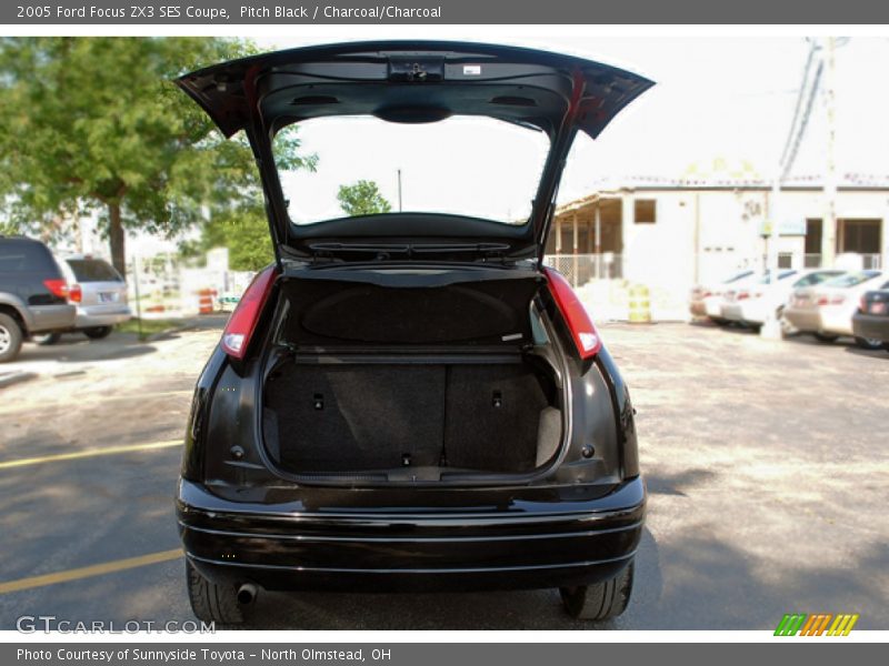 Pitch Black / Charcoal/Charcoal 2005 Ford Focus ZX3 SES Coupe