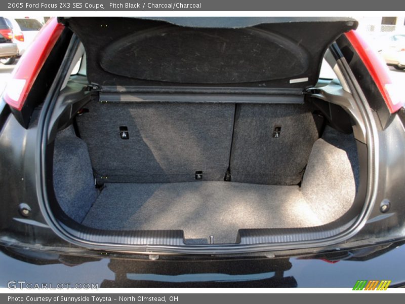 Pitch Black / Charcoal/Charcoal 2005 Ford Focus ZX3 SES Coupe