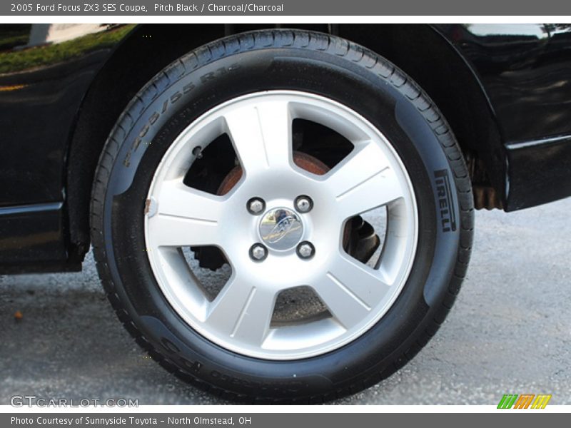 Pitch Black / Charcoal/Charcoal 2005 Ford Focus ZX3 SES Coupe