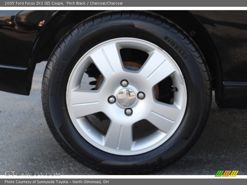 Pitch Black / Charcoal/Charcoal 2005 Ford Focus ZX3 SES Coupe