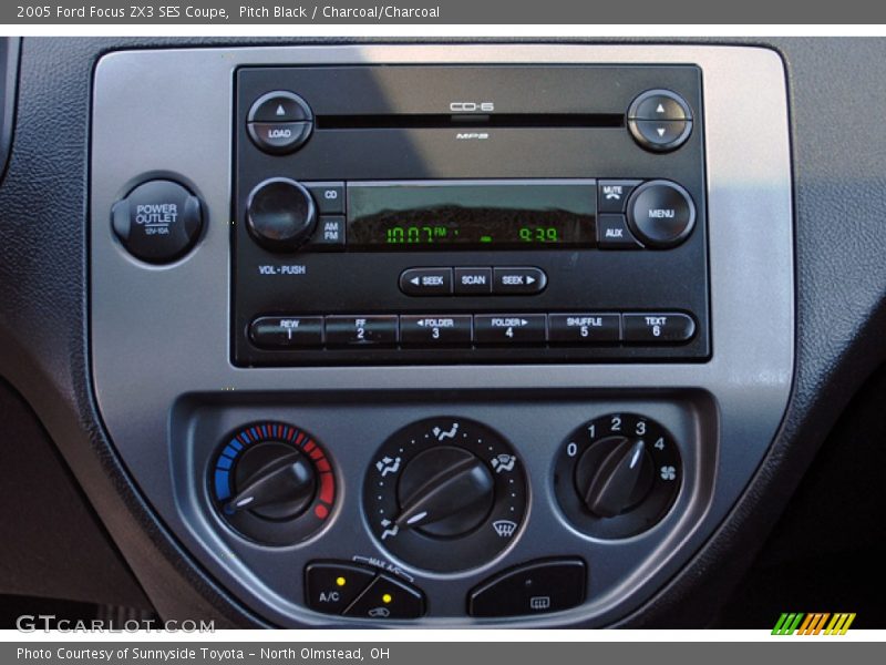 Pitch Black / Charcoal/Charcoal 2005 Ford Focus ZX3 SES Coupe