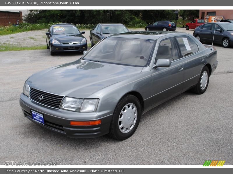 Front 3/4 View of 1996 LS 400