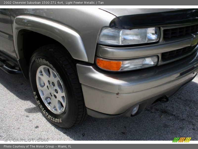 Light Pewter Metallic / Tan 2002 Chevrolet Suburban 1500 Z71 4x4